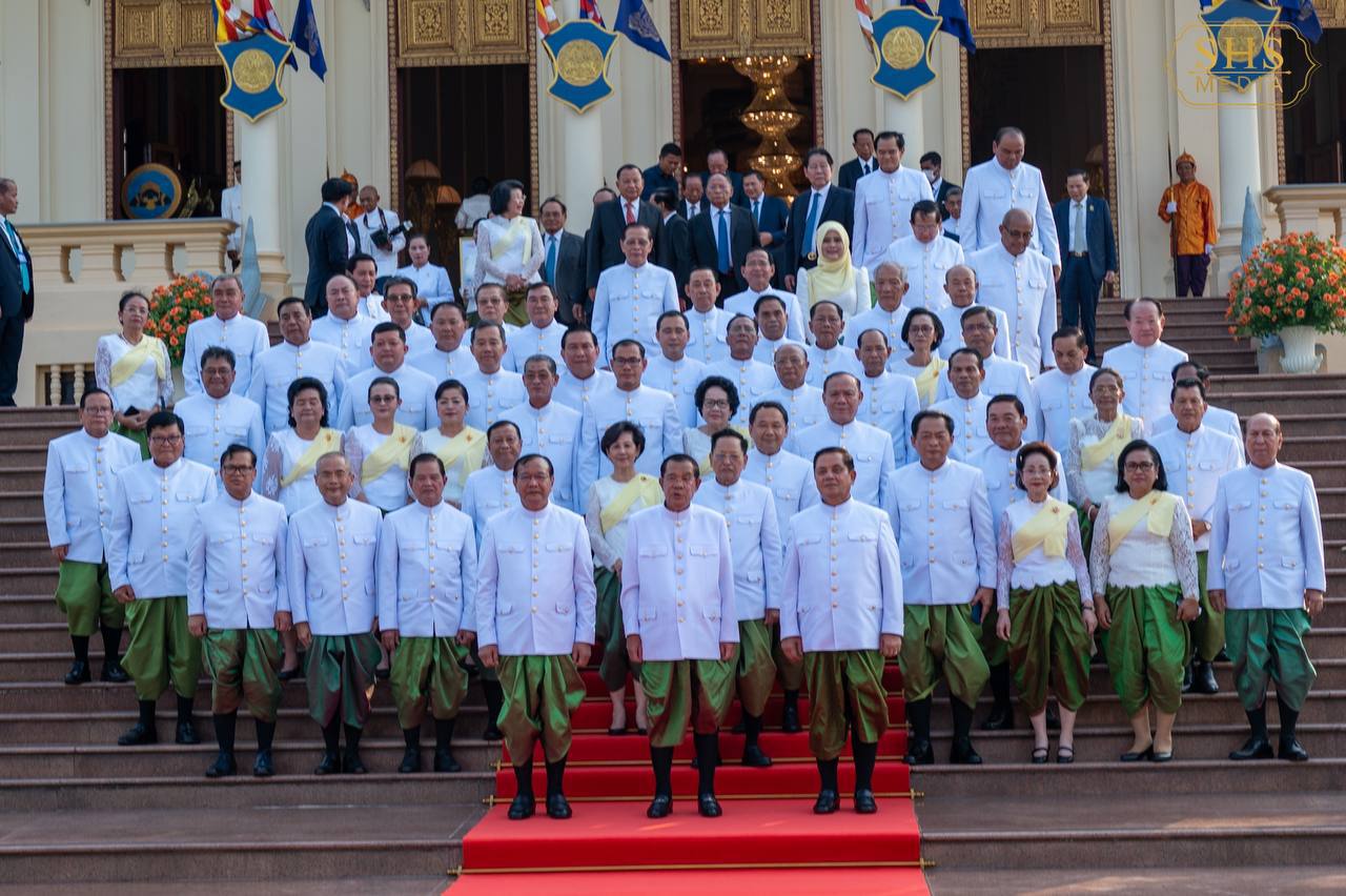 ខ្មែរគឺជាប្រជាជាតិមួយដែលមានអរិយធម៌ដ៏ថ្លៃថ្លា ថ្កុំថ្កើងរុងរឿង ហើយលទ្ធិប្រជាធិបតេយ្យ