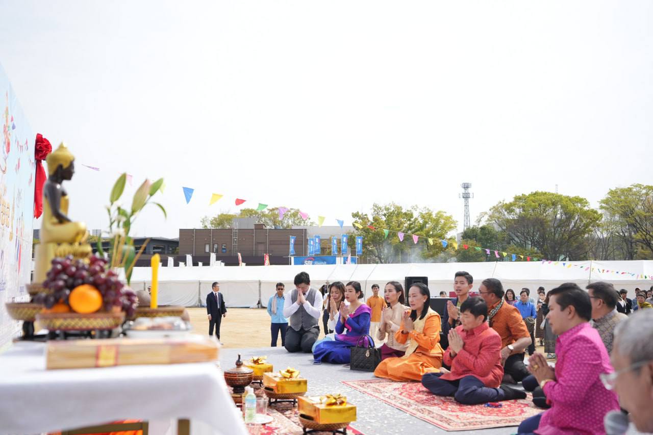 សង្ក្រាន្តខ្មែរនៅជប៉ុនដើម្បីអបអរសាទបុណ្យចូលឆ្នាំ បានចាប់ផ្តើមជាមួយនឹងពិធីសាសនា និងល្បែងប្រជាប្រិយយ៉ាងអឹកធឹក