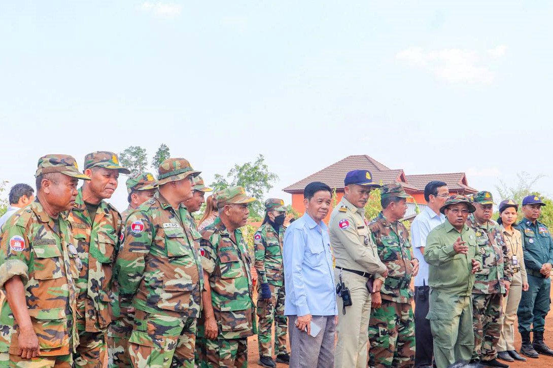 ប្រធានសមាគមអតីតយុទ្ធជនកម្ពុជាខេត្ដព្រះវិហារ ចុះសួរសុខទុក្ខគ្រួសារអតីតយុទ្ធជន និងប្រជាពលរដ្ឋក្រីក្រជិត ៣០គ្រួសារ