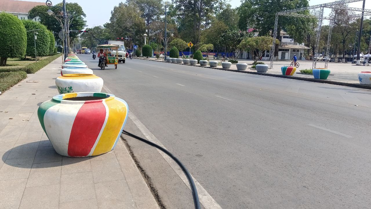 សៀមរាបសង្រ្កាន្ត ពាងទឹកធំៗបានក្លាយជាចំណែកនៃការ តុបតែង លំអពហុប្រយោជន៍