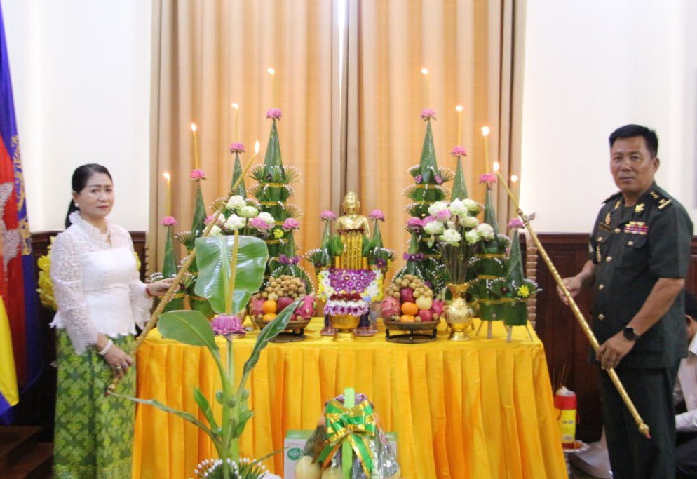 តំបន់ប្រតិបត្តិការសឹករងកណ្តាលរៀបចំពិធីចម្រើនព្រះបរិត្ត បង្សុកូល ឧទិ្ទសកុសល ជូនដល់វិញ្ញាណក្ខន្ធ យុទ្ធជន ពលីជីវិតក្នុងសម័យសង្គ្រាម និងអបអរសាទរពិធីបុណ្យ ចូលឆ្នាំថ្មីប្រពៃណីជាតិខ្មែរ