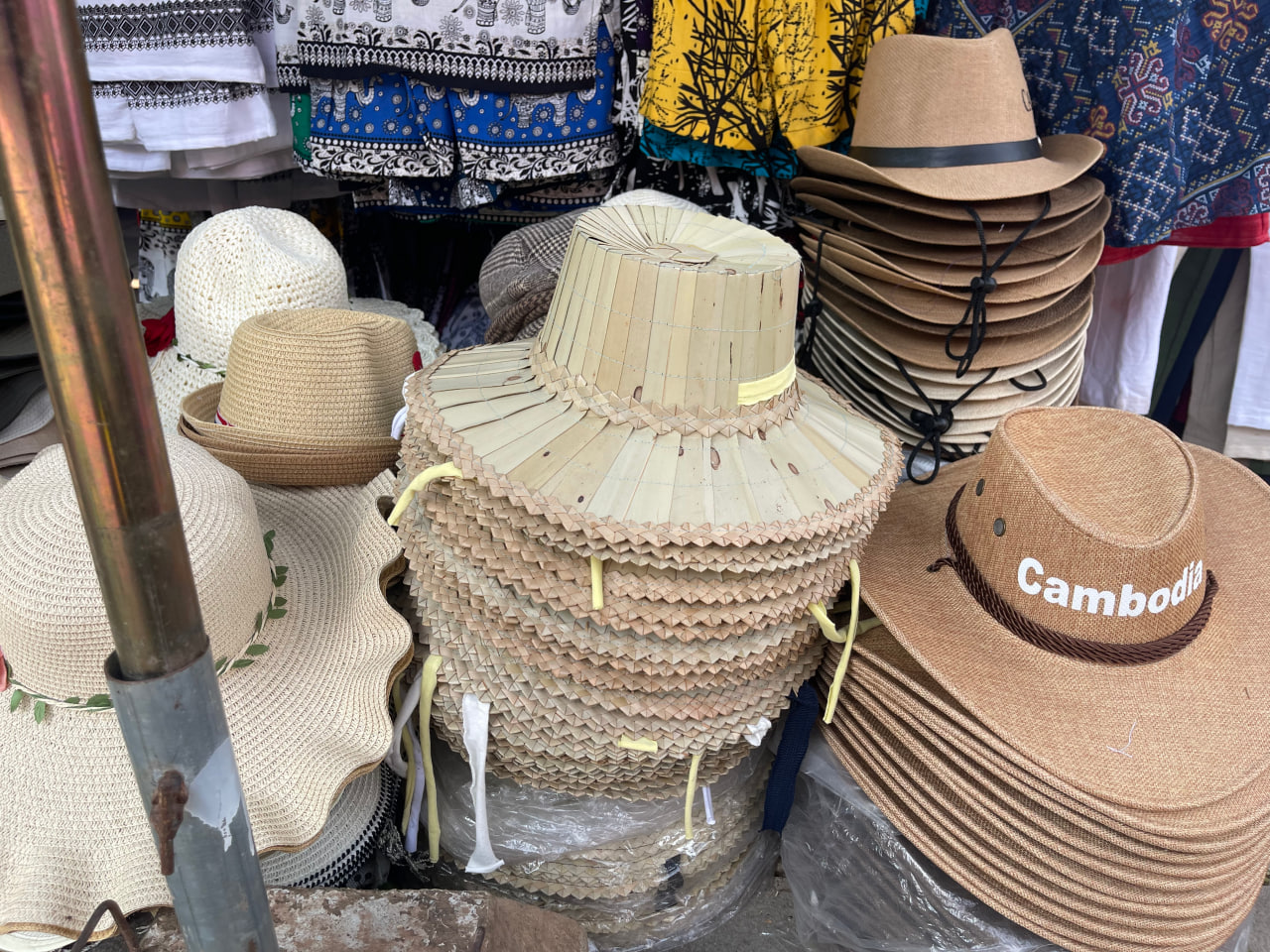 មួកស្លឹកត្នោតបានក្លាយជាទីពេញនិយមប្រើប្រាស់នៅតំបន់ប្រាសាទអង្គរនារដូវចូលឆ្នាំថ្មី