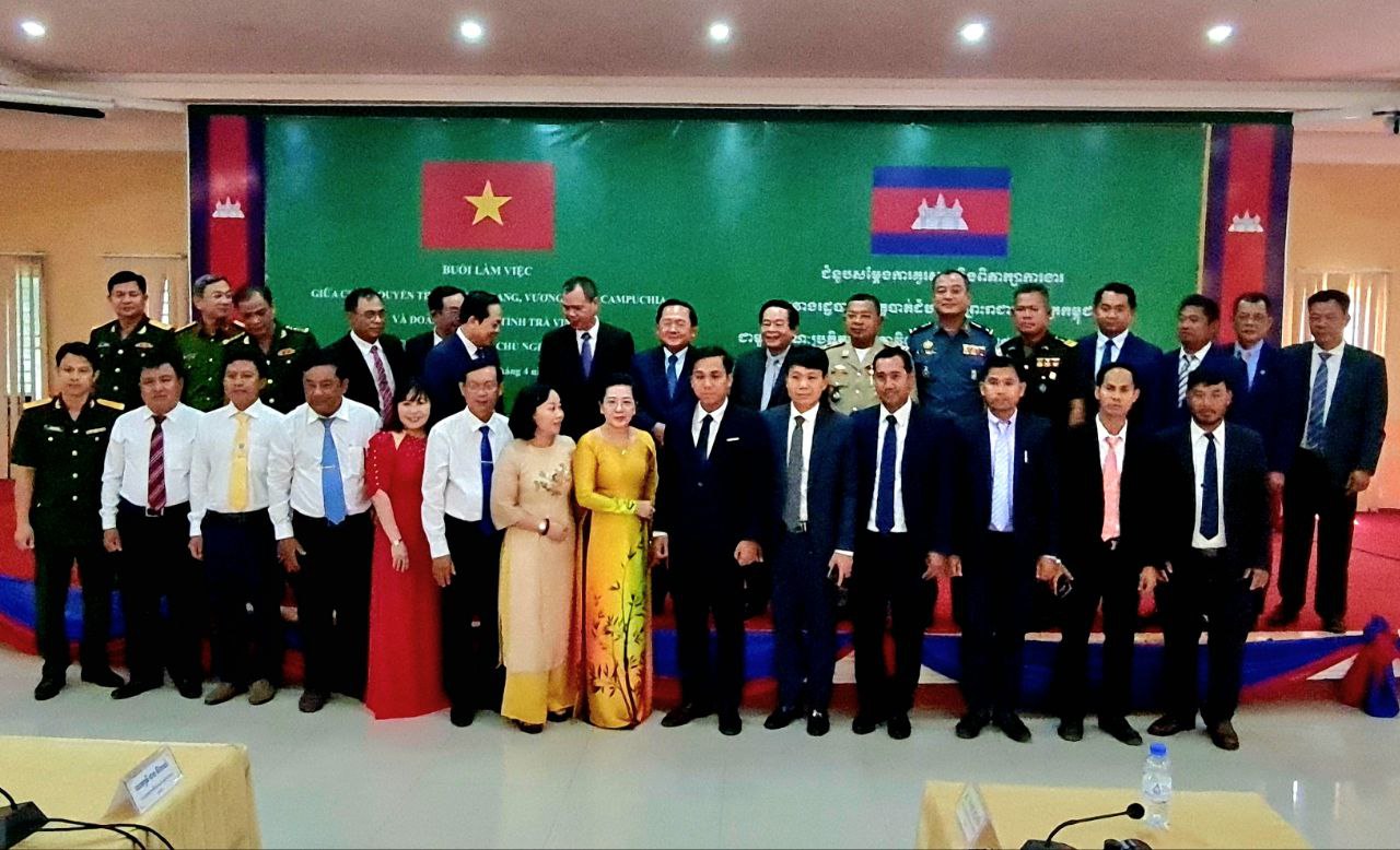 មន្រ្តីខេត្តត្រាវិញ និងខេត្តបាត់ដំបង បញ្ជាក់ប្រាប់គ្នាទៅវិញទៅមកអំពីការពង្រឹងកិច្ចសហប្រតិបត្តិការ