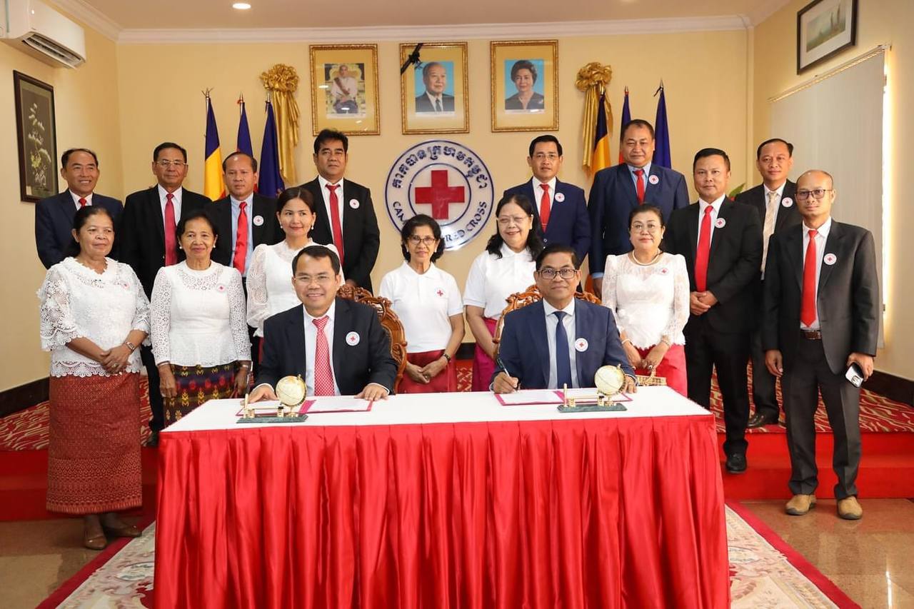 សាខាកាកបាទក្រហមកម្ពុជាខេត្ដកណ្តាល និងខេត្តរតនគិរី រួមគ្នាបណ្តុះបណ្តាលសុខភាពសហគន៍ និង លើកកម្ពស់បរិស្ថានបៃតង