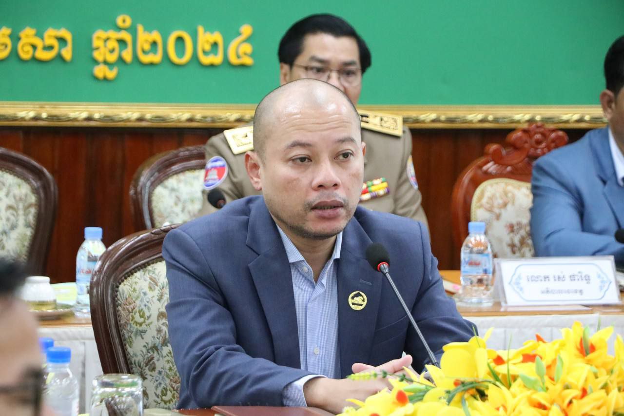 អភិបាលខេត្តស្វាយរៀងណែនាំអាជ្ញាធក្រុងស្រុកត្រូវពិនិត្យតាមដានរាល់ការចាក់បំពេញអាចម៍ដីនៅទីតាំងនានា