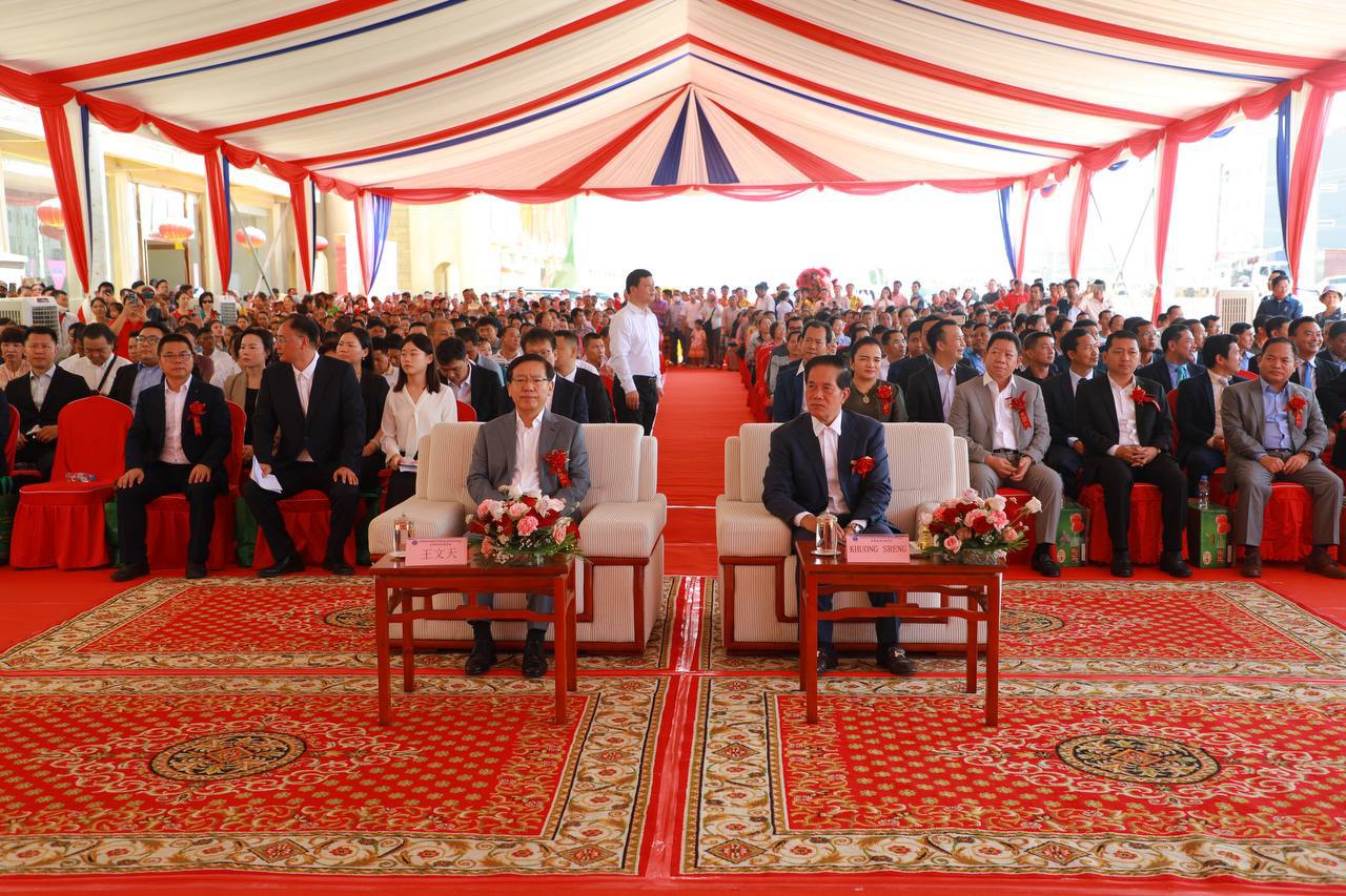 ផ្សារដើមគរថ្មី ជាផ្សារអាជីវកម្មដ៏ធំក្នុងរាជធានីភ្នំពេញ ត្រូវបានសម្ភោធជាផ្លូវការ