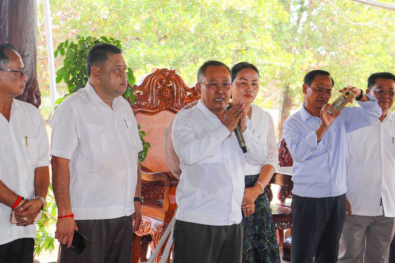 មន្រ្តីនាំយកអំណោយទៅផ្ដល់ជូនគ្រួសារអតីតយុទ្ធជន ២៦គ្រួសារ នៅក្នុងក្រុងព្រះវិហារ
