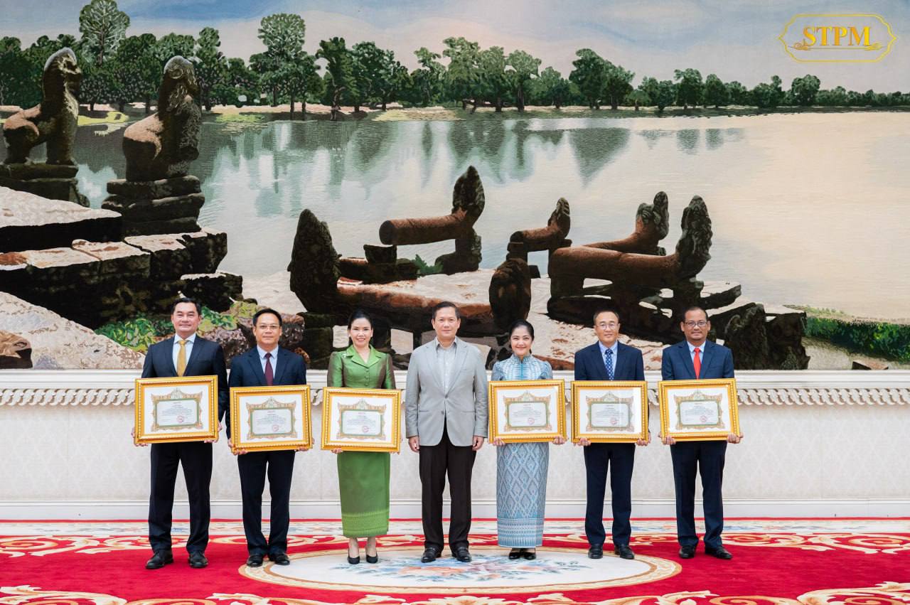 សម្តេចធិបតី ហ៊ុន ម៉ាណែត ជូនបណ្ណសរសើរ និងថវិកា ដល់ថ្នាក់ដឹកនាំខេត្តចំនួន៦ មិនមានគ្រោះថ្នាក់ចរាចរណ៍ ក្នុងពិធីបុណ្យចូលឆ្នាំថ្មី ប្រពៃណីជាតិខ្មែរ
