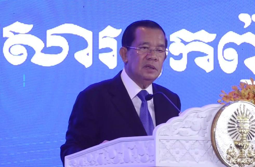 សម្តេចតេជោ ហ៊ុន សែន ៖ សូមមិត្តបរទេសមួយចំនួន កុំដុតផ្ទះរបស់កម្ពុជា ដើម្បីតែចំអិនសាច់មួយដុំរបស់ពួកអ្នកឱ្យសោះ ខណៈគម្រោងព្រែកជីកនេះ នឹងធ្វើឱ្យសេដ្ឋកិច្ចកម្ពុជាកាន់តែរីកចម្រើនបន្ថែមទៀត