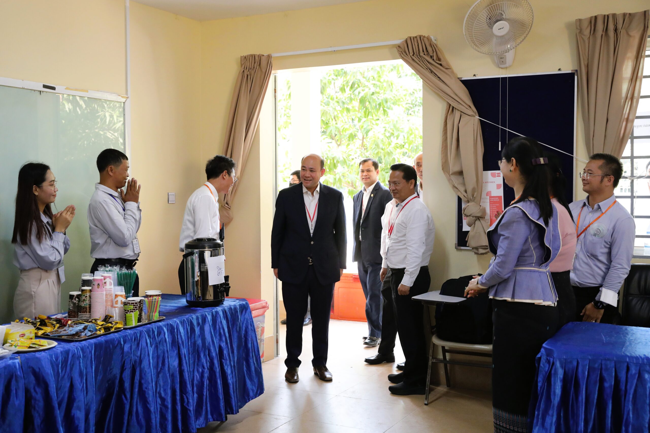 ឯកឧត្តម ហ៊ុន ម៉ានី ចុះពិនិត្យដំណើរការការតាក់តែងវិញ្ញាសា សម្រាប់ការប្រឡងប្រជែងជ្រើសរើសគ្រូបង្រៀនអនុវិទ្យាល័យ