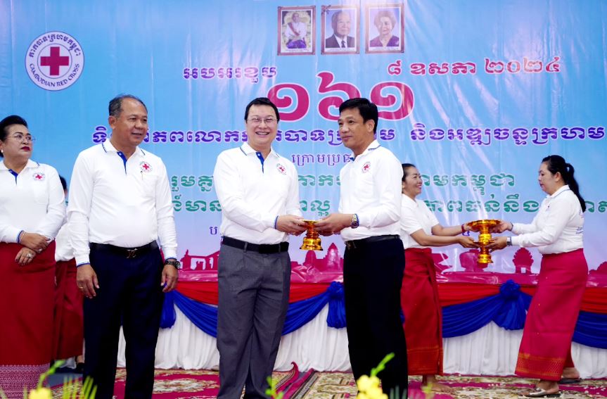 សាខាកាកបាទក្រហមខេត្តបន្ទាយមានជ័យទទួលបានថវិកាជាង២១ម៉ឺនដុល្លារក្នុងឳកាសប្រារព្ធខួបទី១៦១ ទិវាពិភពលោកកាកបាទក្រហម អឌ្ឍចន្ទក្រហម ៨ ឧសភា