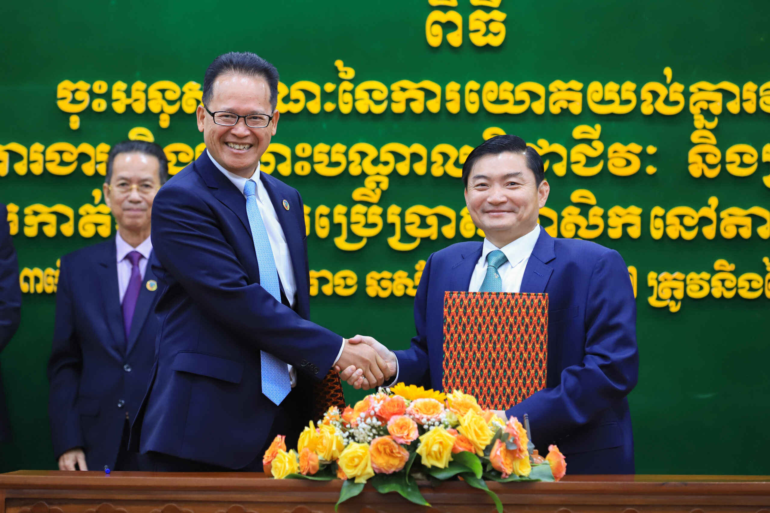 ក្រសួងការងារ និងក្រសួងបរិស្ថាន ចុះអនុស្សរណៈនៃការយោគយល់គ្នាស្តីពី «យុទ្ធនាការកាត់បន្ថយការប្រើប្រាស់ប្លាស្ទិកនៅតាមសហគ្រាសគ្រឹះស្ថាន»