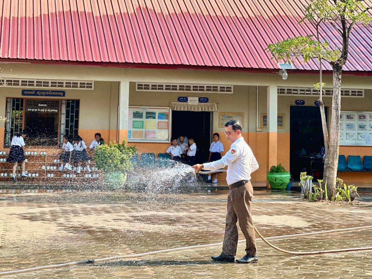 អាកាសធាតុកាន់តែក្តៅ ក្រសួងអប់រំពិនិត្យលទ្ធភាពផ្អាកការសិក្សានៅសាលា