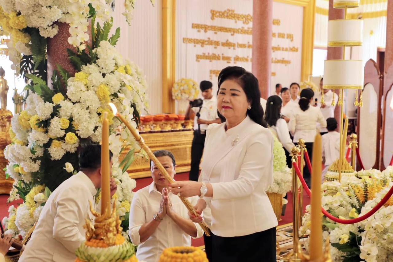 សម្តេចកិត្តិព្រឹទ្ធបណ្ឌិត ប៊ុន រ៉ានី ហ៊ុនសែន អញ្ជើញចូលរួមព្រះរាជពិធីបុណ្យ ថ្ងៃគម្រប់ ទី ៦៩ នៃការយាងចូលព្រះទិវង្គត សម្ដេចព្រះអគ្គមហាសង្ឃរាជាធិបតី កិត្តិឧទ្ទេសបណ្ឌិត ទេព វង្ស