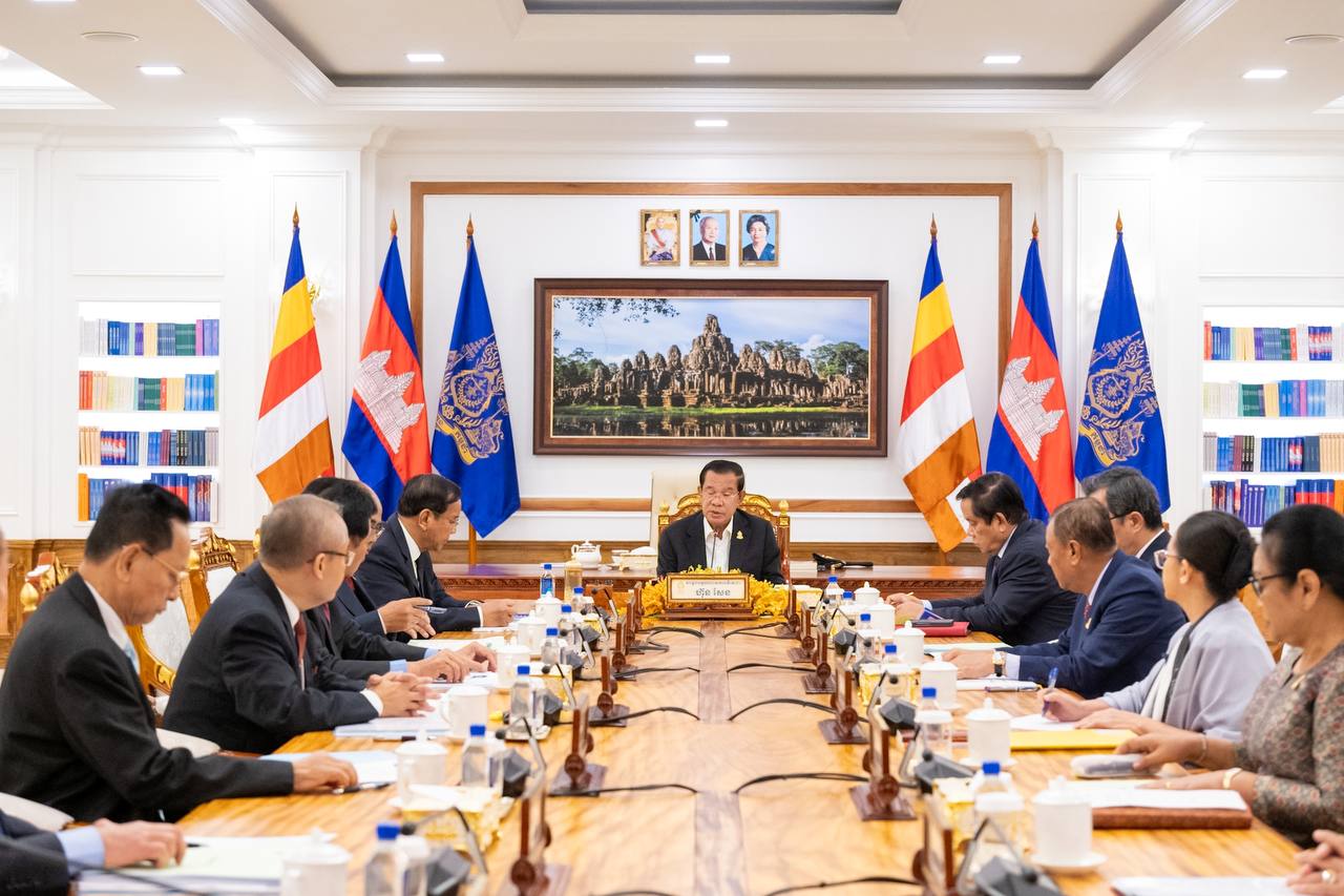សម្ដេចតេជោ ហ៊ុន សែន អញ្ជើញដឹកនាំកិច្ចប្រជុំគណៈអចិន្ត្រៃយ៍ព្រឹទ្ធសភា លើកទី១