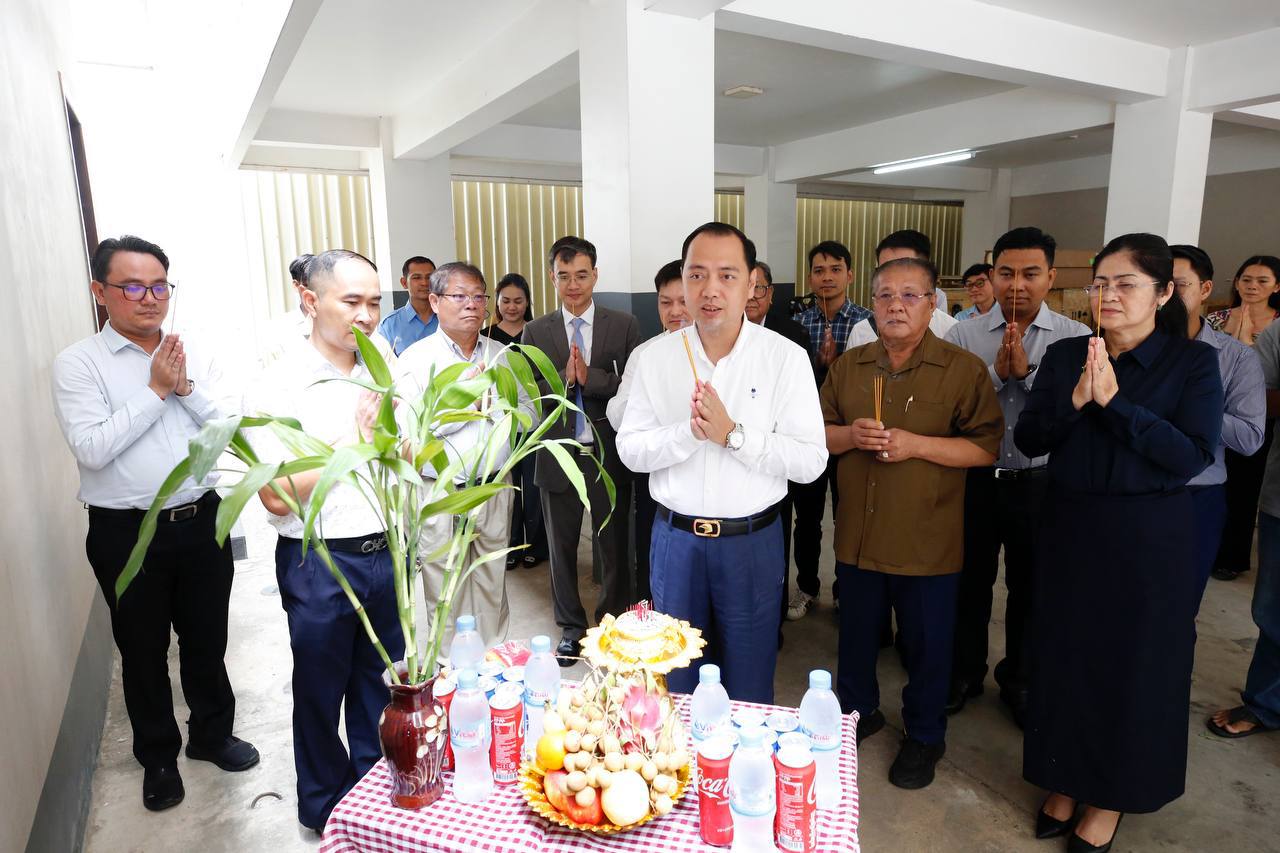 ក្រសួងព័ត៌មានដាក់សម្ពោធដំណើរការម៉ាស៊ីនផ្សាយថ្មីកម្លាំង ១០គីឡូវ៉ាត់ (10KW) នៅស្ថានីយវិទ្យុជាតិ