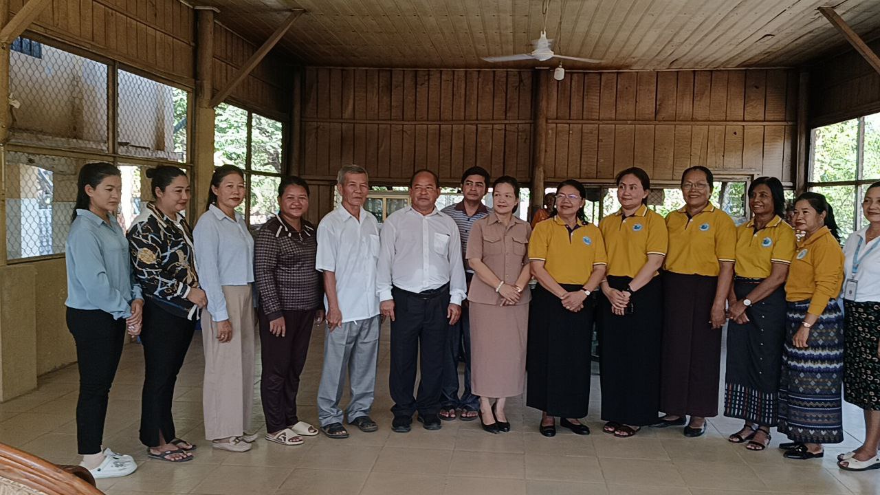 តំណាងរាស្ត្រមណ្ឌលខេត្តកំពង់ឆ្នាំងនាំយកអំណោយទៅផ្ដល់ជូនកុមារកំព្រា