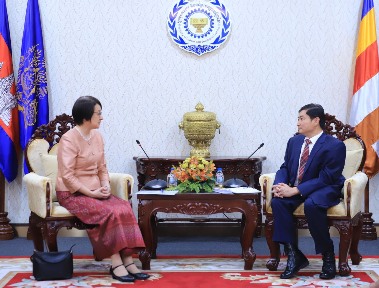 សហគ្រាសមួយជាសហគមន៍សុខសាន្តក៏ជាប្រធានបទក្នុងកិច្ចពិភាក្សាការងាររវាងរដ្ឋមន្ត្រីក្រសួងការងារជាមួយមន្រ្តីអង្គការអន្តរជាតិខាងការងារប្រចាំតំបន់