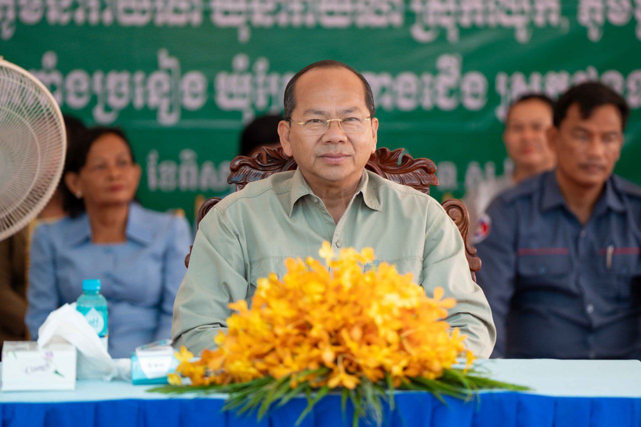ពលរដ្ឋជាងពីរពាន់គ្រួសារនៃខេត្តកំពតទទួលបានបណ្ណកម្មសិទ្ធិដីធ្លីពីអាជ្ញាធរខេត្ត