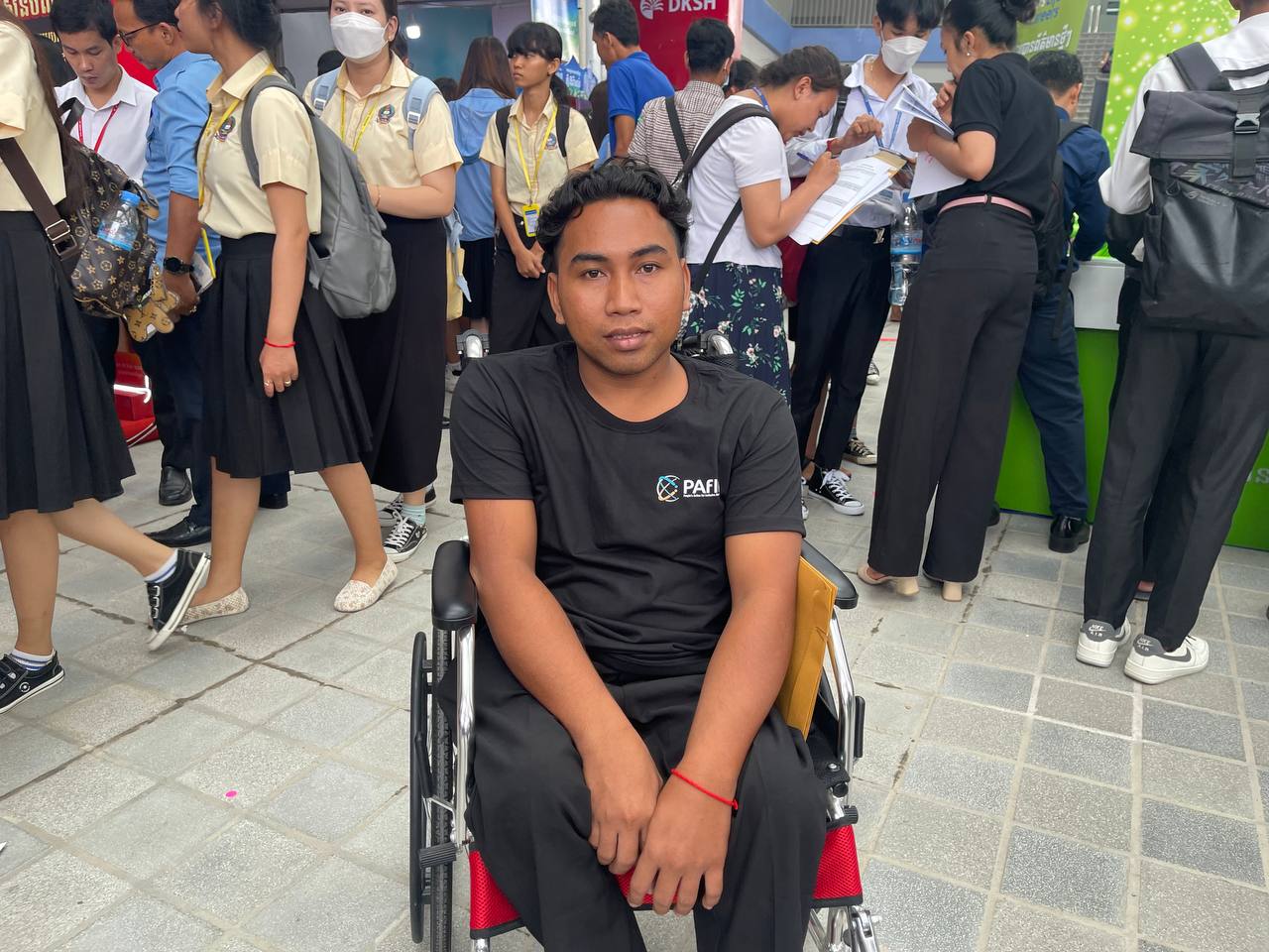 ជនពិការ ៖ ទោះទីផ្សារចង្អៀតបន្តិចពិតមែន តែមិនអស់សង្ឃឹម និង ស្នើសុំឱ្យក្រុមហ៊ុន រោងចក្រ សហគ្រាសបើកចិត្តទូលាយចំពោះជនពិការ