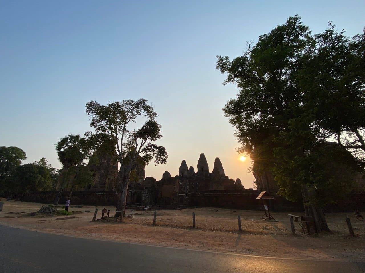 ប្រាសាទប្រែរូបជាទីទស្សនាថ្ងៃលិចដ៏ទាក់ទាញនៅតំបន់រមណីយដ្ឋានអង្គរ
