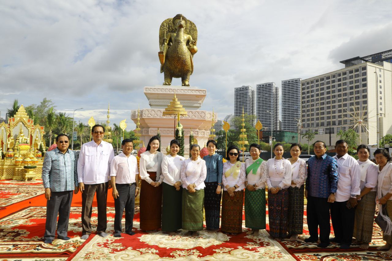 សម្តេច ម៉ែន សំអន បានអញ្ជើញជាអធិបតីក្នុងពិធីអភិសេករូបសំណាក ព្រះស្កន្ទគង់លើក្ងោក នៅខេត្តព្រះសីហនុ