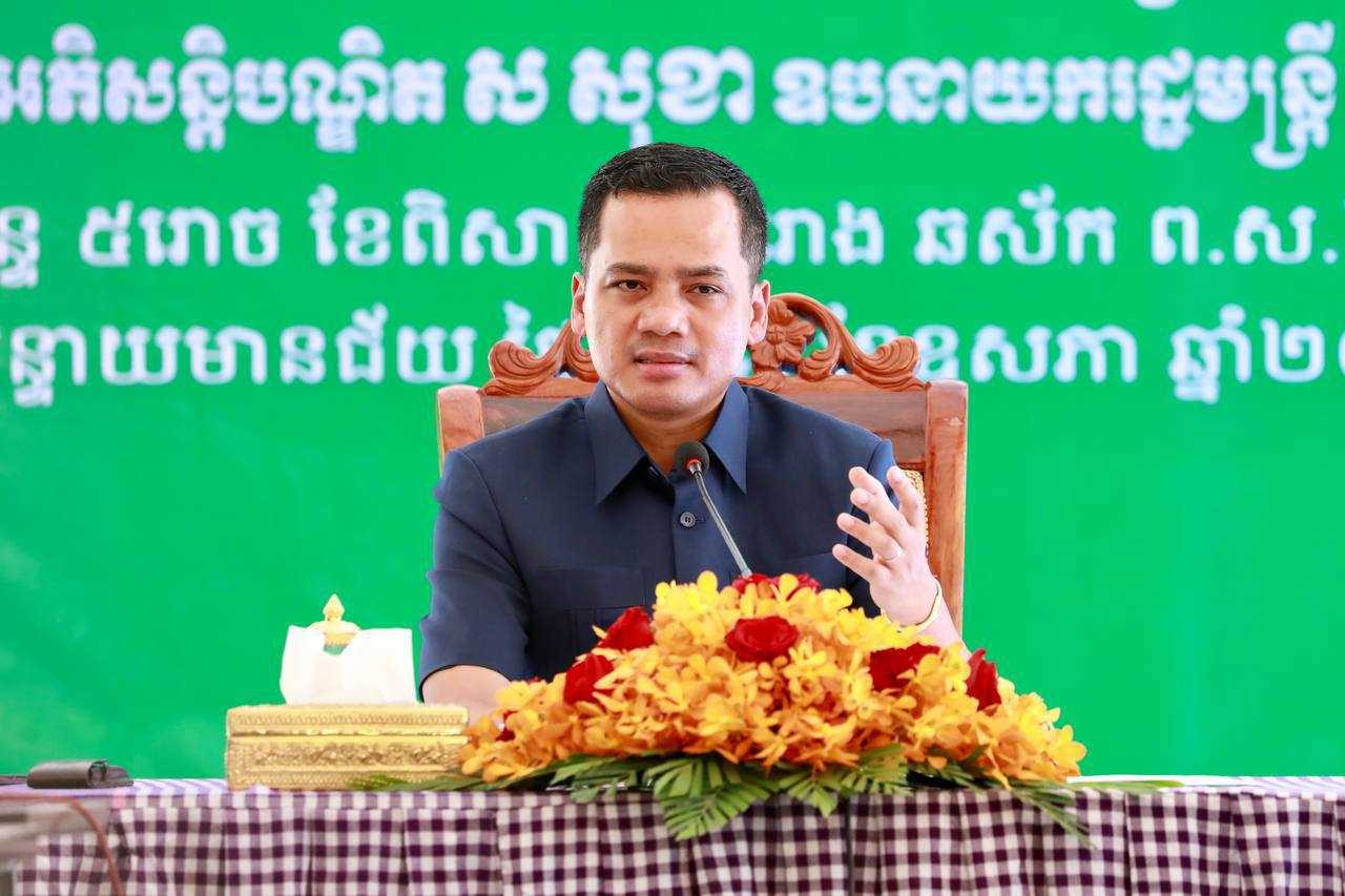រដ្ឋមន្ត្រីក្រសួងមហាផ្ទៃ ដឹកនាំកិច្ចប្រជុំពិនិត្យវឌ្ឍនភាពនៃការប្រយុទ្ធប្រឆាំងគ្រឿងញៀនខុសច្បាប់ នៅបញ្ជាការដ្ឋាន វរៈសេនានគរបាលការពារព្រំដែនគោក លេខ៨០៧