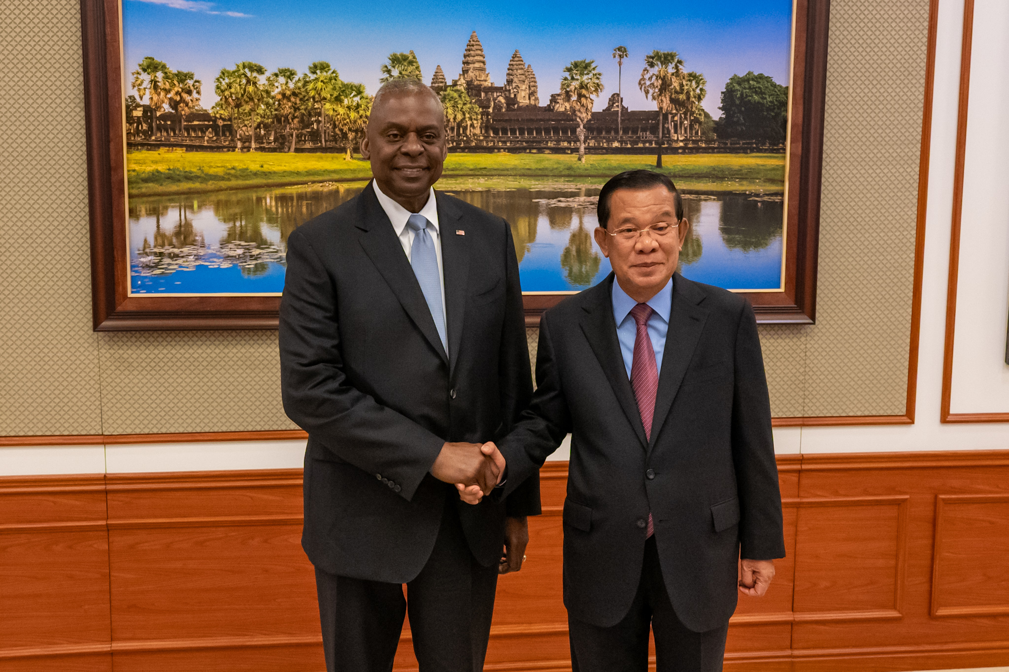 សម្តេចតេជោ ហ៊ុន សែន អនុញ្ញាតឱ្យរដ្ឋមន្ត្រីការពារជាតិអាមេរិក ចូលជួបសម្ដែងការគួរសម និងពិភាក្សាការងារ នៅវិមានព្រឹទ្ធសភា