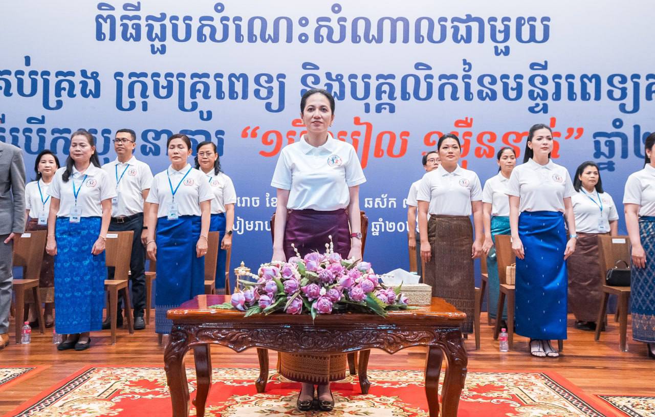លោកជំទាវបណ្ឌិត ពេជ ចន្ទមុន្នី ហ៊ុនម៉ាណែត អំពាវនាវដល់សប្បុរសជនទាំងអស់ ឱ្យបន្តចូលរួមគាំទ្រ និងបរិច្ចាគ «១ម៉ឺនរៀល ១ម៉ឺននាក់» រហូតដល់ថ្ងៃបិទយុទ្ធនាការនេះ