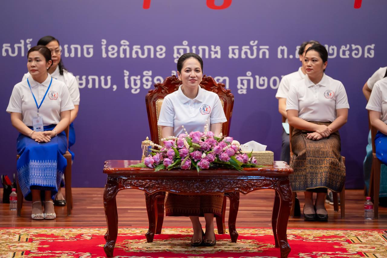 លោកជំទាវបណ្ឌិត ពេជ ចន្ទមុន្នី អញ្ជើញជាអធិបតីពិធីបើកយុទ្ធនាការ «១ម៉ឺនរៀល ១ម៉ឺននាក់» នៅមន្ទីពេទ្យគន្ធបុប្ផា ខេត្តសៀមរាប