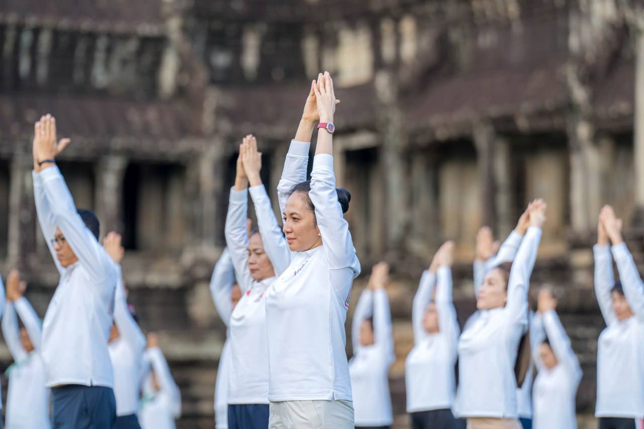 លោកជំទាវបណ្ឌិត ពេជ ចន្ទមុន្នី ហ៊ុនម៉ាណែត៖ ការធ្វើវិបសនានៅក្នុងបរិវេណប្រាសាទអង្គរវត្ត គឺដើម្បីសុំសេចក្តីសុខចម្រើន ចៀសផុតពីជំងឺដង្កាត់ផ្សេងៗ