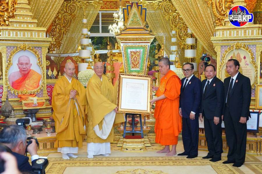 ថ្វាយព្រះគោរមងារ “ព្រះមហាវីរសង្ឃសិរីធម្មរាជ” ចំពោះព្រះបរមសពសម្តេចព្រះអគ្គមហាសង្ឃរាជាធិបតី កិត្តិឧទ្ទេស បណ្ឌិត ទេព វង្ស