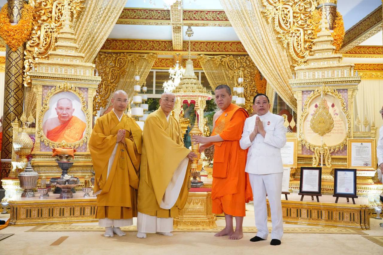 ពិធីប្រគេនព្រះបរមអដ្ឋិ សម្តេចព្រះអគ្គមហាសង្ឃរាជាធិបតី កិត្តិឧទ្ទេសបណ្ឌិត ទេព វង្ស សម្តេចព្រះមហាសង្ឃរាជកម្ពុជា ជូនអង្គការសន្និសីទពុទ្ធសាសនាពិភពលោក