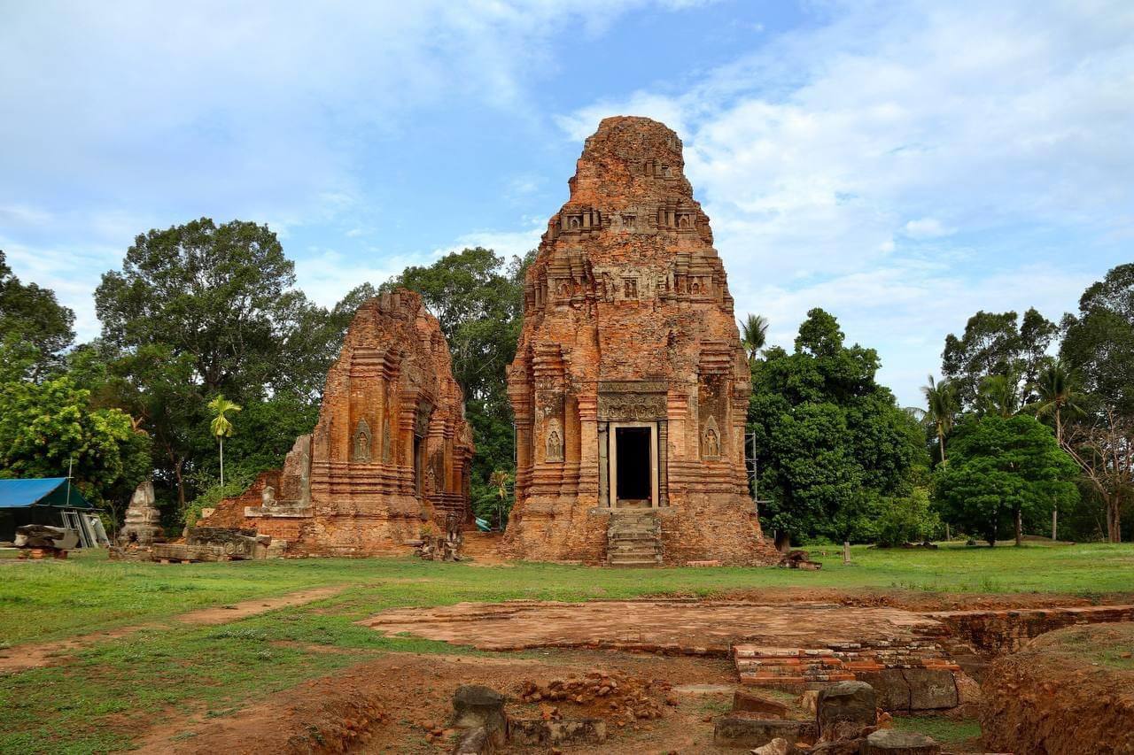 ជួសជុល ពង្រឹងជើងក្រោមប្រាសាទលលៃក្រោយពេលមានសភាពទ្រុឌទ្រោមខ្លាំងរួចមក