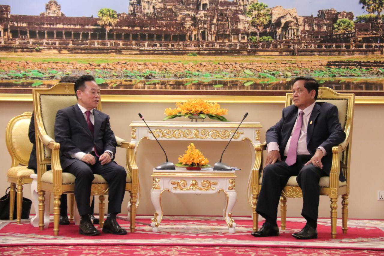 ឯកឧត្តម អ៊ុច បូររិទ្ធ ទទួលជួប ប្រធានមូលនិធិចែករំលែក​សង្រ្គោះជីវិតសកល (Global LifeSharing) និងពិធីចុះហត្ថលេខាលើ ”អនុស្សារណៈស្តីពីកា​រ​ផ្តល់​ជំនួយមនុស្សធម៌ដល់ប្រជាជនកម្ពុជា