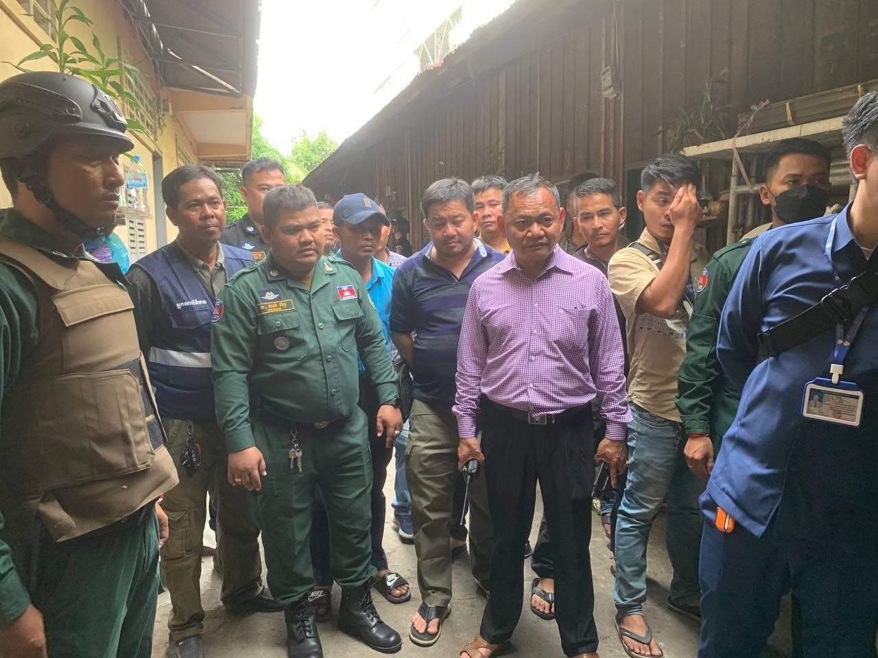 មុខសញ្ញាជួញដូរគ្រឿងញៀនដ៏សកម្មម្នាក់ បាញ់រះជាច្រើនគ្រាប់ មកលើកម្លាំងសមត្ថកិច្ច ទើបបាញ់សម្លាប់ខ្លួនឯង