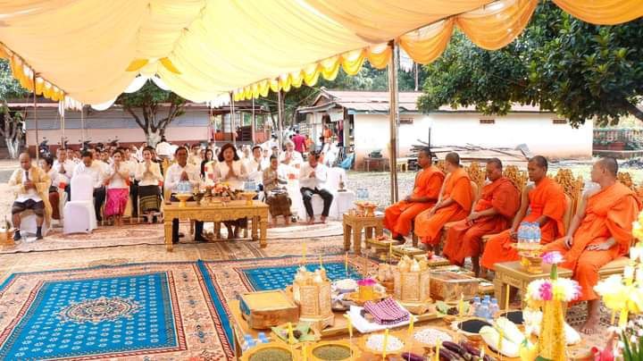 អភិបាលខេត្តរតនគិរី អញ្ជើញចូលរួមកសាងឧបដ្ឋានសាលានៅវត្តរស្មីសាមគ្គីរតនារាម