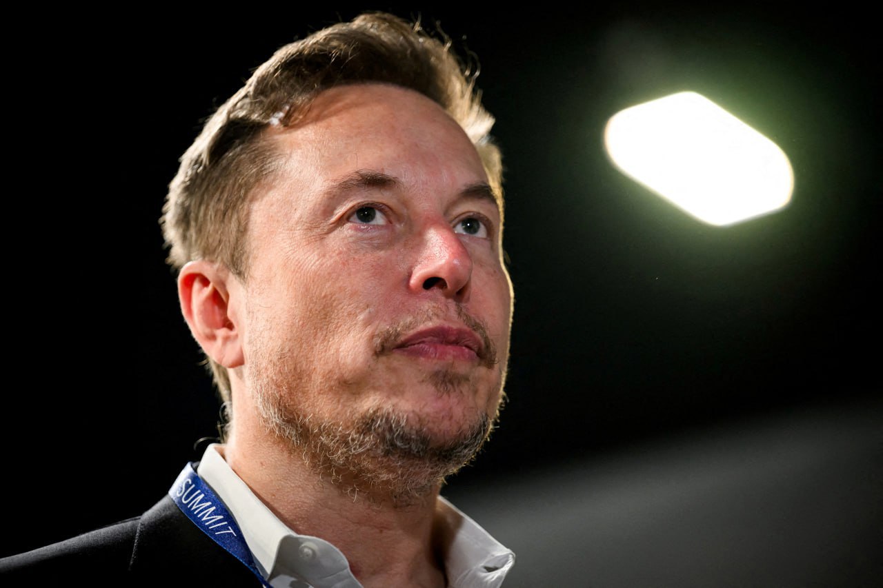 លោក Elon Musk គំរាមហាមបុគ្គលិកខ្លួនប្រើទូរស័ព្ទ iPhones