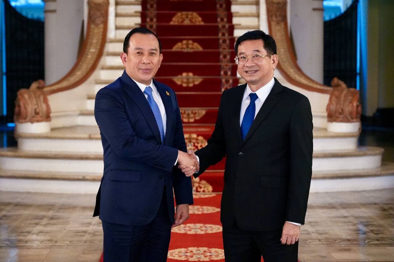 ឯកឧត្តម ហួត ហាក់ ដឹកនាំដោយគណៈប្រតិភូជាន់ខ្ពស់ក្រសួងអធិការកិច្ច អញ្ជើញជួបពិភាក្សាការងារជាមួយ លោក Duong Ngoc Hai ប្រធានគណៈកម្មាធិការត្រួតពិនិត្យទីក្រុងហូជីមិញ