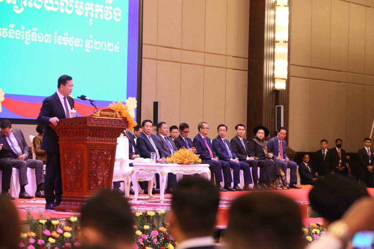សម្តេចធិបតី ហ៊ុន ម៉ាណែត ផ្តល់ទស្សនៈ និងអនុសាសន៍ចំនួន ៥ដល់និស្សិត និងសាស្រ្តាចារ្យ ដើម្បីរួមចំណែកលើកកម្ពស់គុណភាពវិស័យអប់រំ