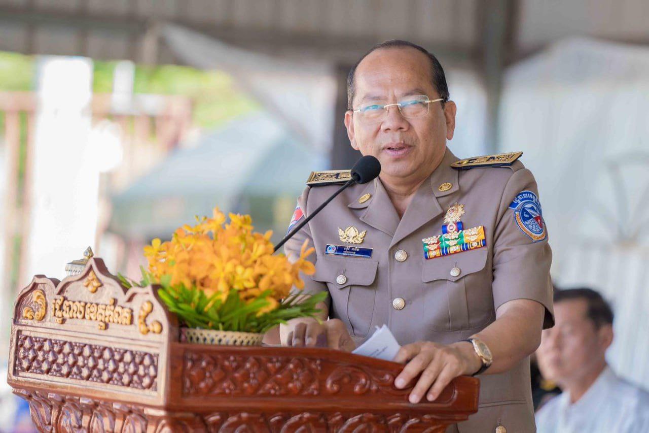 អភិបាលខេត្តកំពត៖ ត្រូវធ្វើជាមន្ត្រីបម្រើពលរដ្ឋ ហើយឱ្យពលរដ្ឋស្គាល់ កុំធ្វើជាមន្ត្រីមានតួនាទីហើយពលរដ្ឋជួបមុខមិនស្គាល់