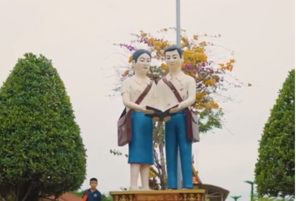 សាលាបឋមសិក្សា និងអនុវិទ្យាល័យហ៊ុន សែន ជុំគ្រៀលឃុំជុំគ្រៀល ស្រុកទឹកឈូ ខេត្តកំពត កម្ពុជាមាតុភូមិខ្ញុំ