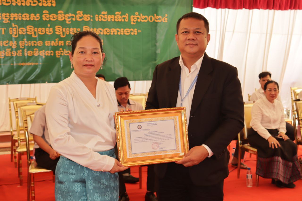 វិទ្យាស្ថានពហុបច្ចេកទេសភូមិភាគតេជោសែន ស្វាយរៀង បណ្តុះបណ្តាលមុខជំនាញមាន ៥ វិស័យ ចាប់ពីកម្រិតវិញ្ញាបនបត្រ ដល់កម្រិតបរិញ្ញាបត្របច្ចេកវិទ្យា