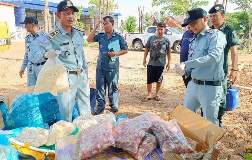 បន្ទាយមានជ័យ៖ សមត្ថកិច្ចចម្រុះចុះដកហូតសាច់បង្កក​មានសារធាតុគីមីជាងមួយតោនក្នុងការត្រួតពិនិត្យមួយ