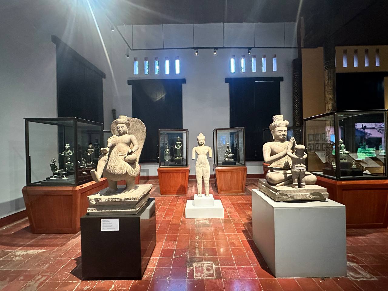 សារមន្ទីរជាតិកម្ពុជា បើកពិព័រណ៍មួយស្តីពី “រូបចម្លាក់ខ្មែរដែលប្រគល់ត្រឡប់មកព្រះរាជាណាចក្រកម្ពុជា”