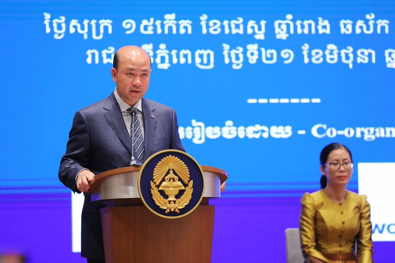 ក្រសួ​ងមុខងារសាធារណៈ បានយកចិត្តទុកដាក់សិក្សារៀបចំវគ្គបណ្តុះបណ្តាល សិក្ខា​សាលា និងការពិគ្រោះយោបល់នានា ក្នុងបេសកកម្មកែទម្រង់រដ្ឋបាល​សាធារណៈ