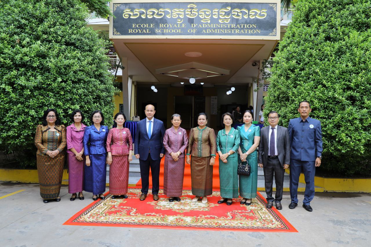 ឯកឧត្តម ហ៊ុន ម៉ានី ត្រូវបានតែងតាំងជាប្រធានកិត្តិយស គណៈកម្មការសាខាសមាគមនារីកម្ពុជា ដើម្បីសន្តិភាព និង អភិវឌ្ឍន៍ ក្រសួងមុខងារសាធារណ: