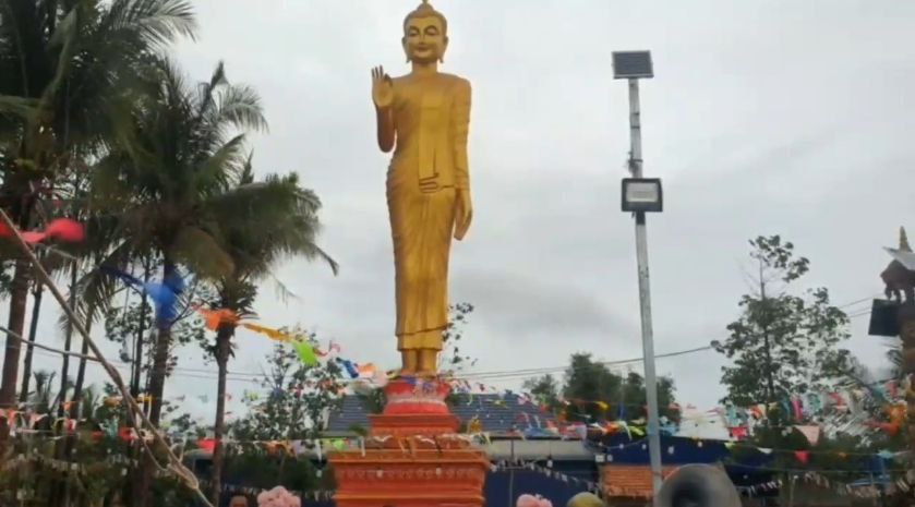 មន្រ្តីយោធាជាន់ខ្ពស់អញ្ជើញចូលរួមបុណ្យផ្កាសាមគ្គី និង​ពុទ្ធាភិសេកពុទ្ធបដិមាកម្ពស់១២ម៉ែត្រនៅវត្តអង្គភ្នំតូច