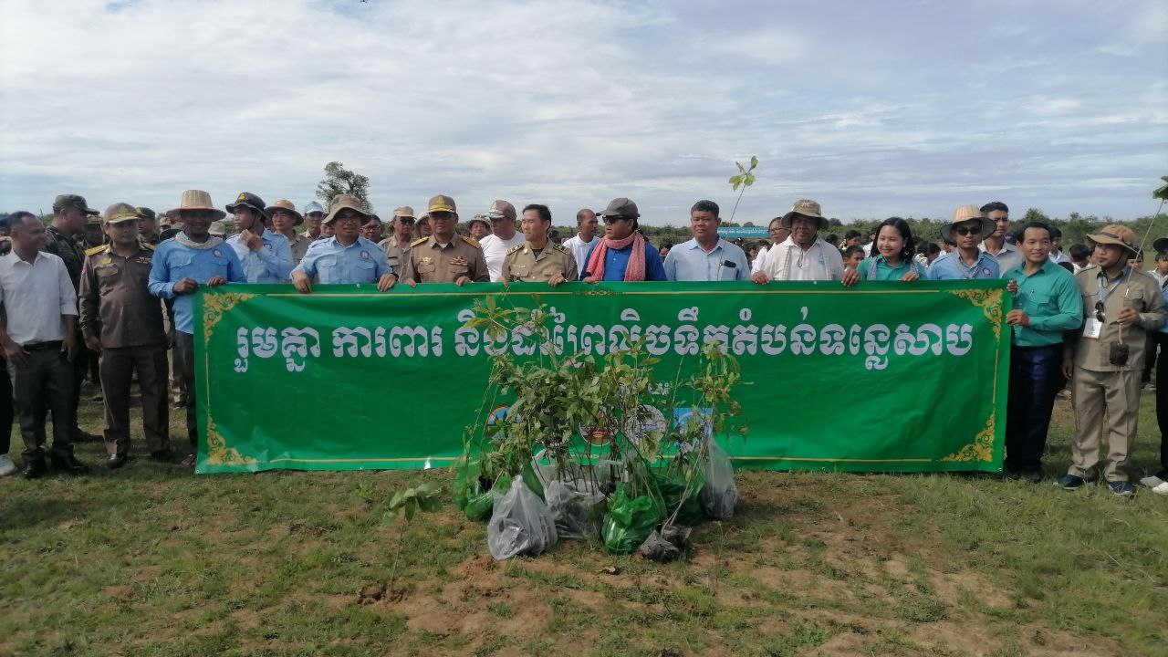 រដ្ឋបាលខេត្តកំពង់ឆ្នាំង ដាំកូនឈើព្រៃលិចលើដីតំបន់៣ ដែល​ជនល្មើសលួចកាប់រានទន្រ្ទាន