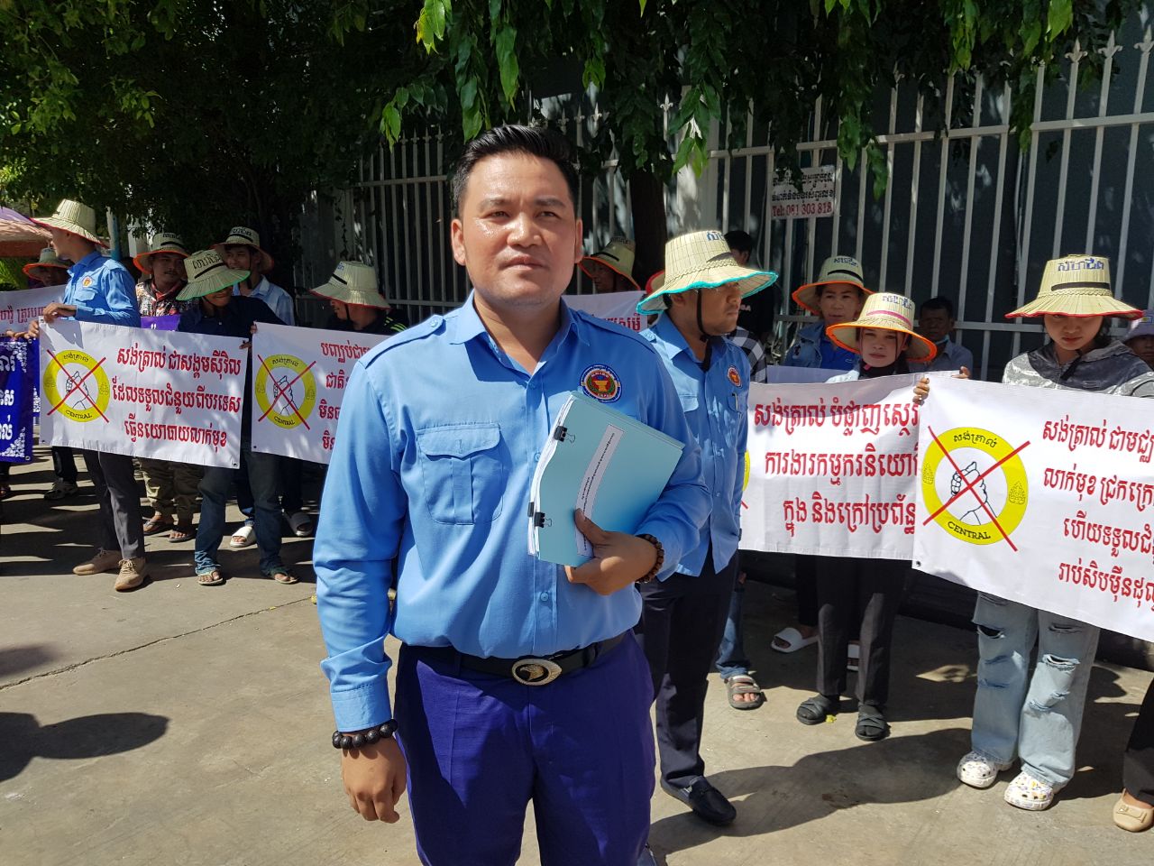 សហភាពសហជីពរក្សាសិទ្ធិកម្មករកម្ពុជា បានដាក់​ពាក្យ​បណ្តឹង​ប្តឹងលោក ឃុន ថារ៉ូ អ្នកគ្រប់គ្រងកម្មវិធីការងារ សង់ត្រាល់ ទៅតុលាការ